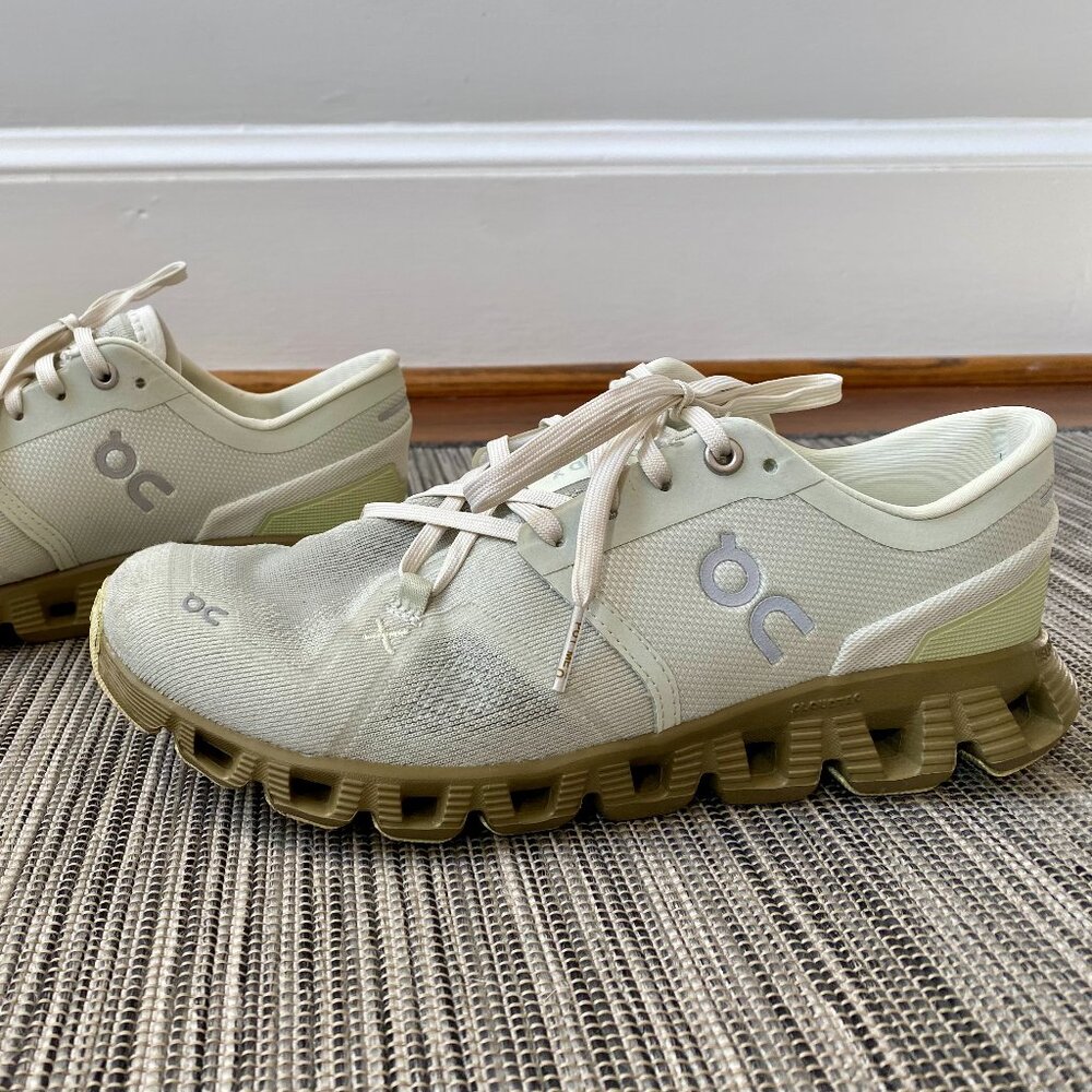 On Cloud X 3 women’s walk and running shoe size 8